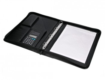 CARPETA PORTAFOLIOS Q-CONNECT CREMALLERA 4 ANILLAS 20 MM CON CALCULADORA CON BOLSA PARA MOVIL COLOR NEGRO 260X355 MM